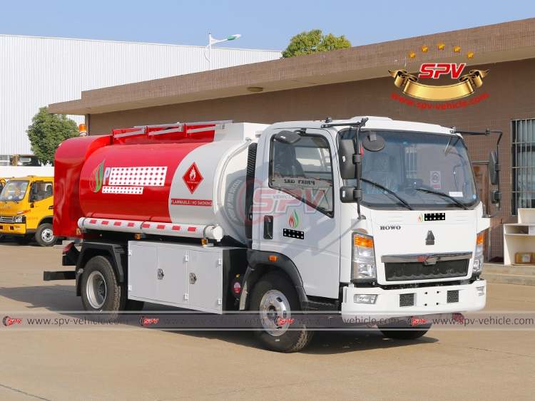 6,000 Litres Refueler Truck Sinotruk - RF